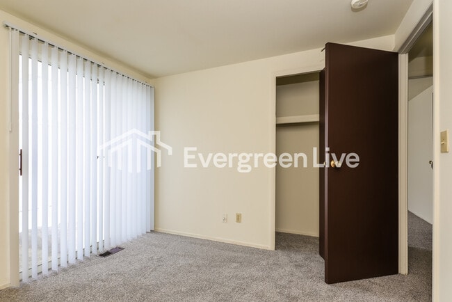 Building Photo - 5839 Troy Villa Blvd