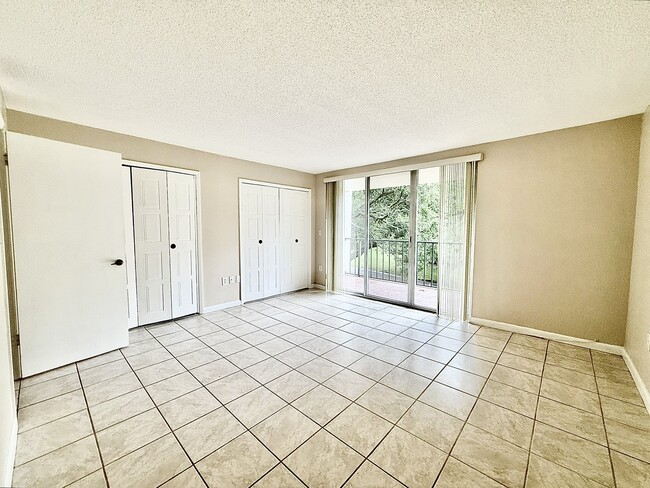 Building Photo - 2699 Seville Blvd