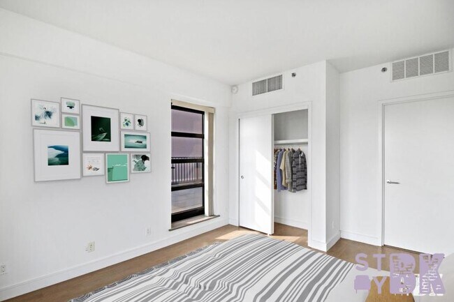 Building Photo - 3 bedroom in Brooklyn NY 11232