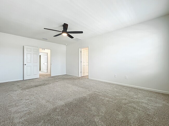 Building Photo - 870 Remington Green Dr SE