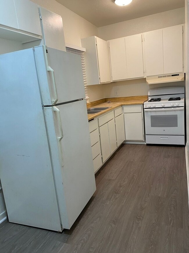 Building Photo - 461 W Colorado St