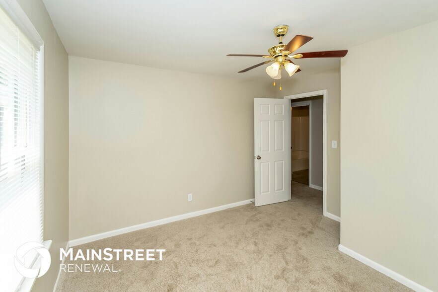 Building Photo - 2701 22nd St SW