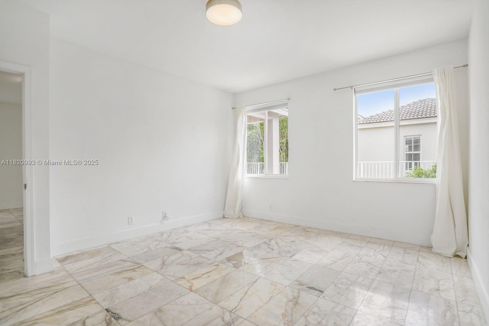 Building Photo - 1126 Golden Cane Dr