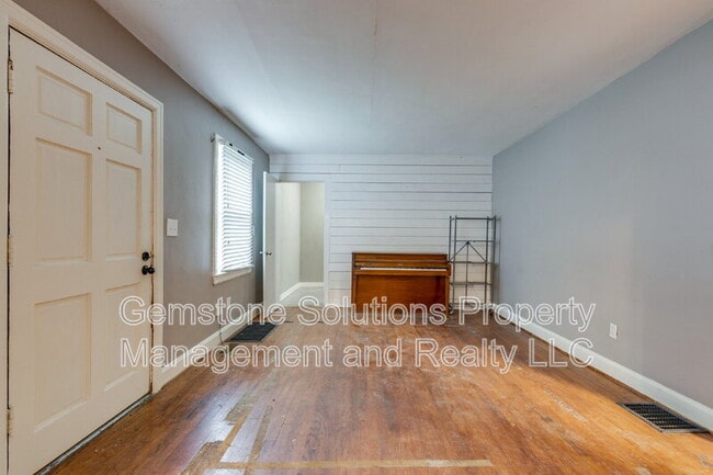 Building Photo - 2930 Primrose Cir