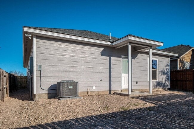 Building Photo - 1002 Tesoro Park