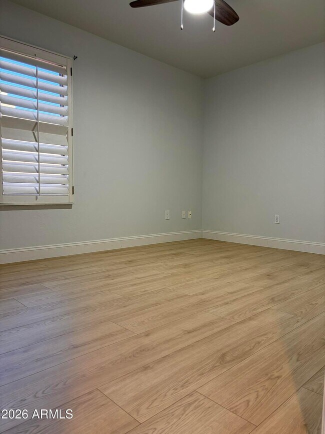 Building Photo - 768 E Irma Ln