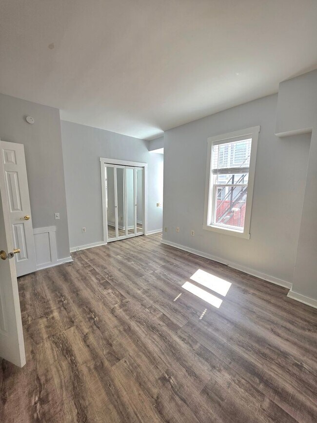 Building Photo - 420 W 22nd St