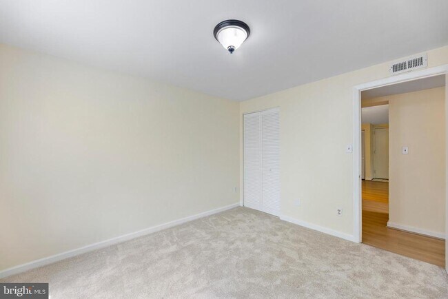 Building Photo - 820 S Arlington Mill Dr