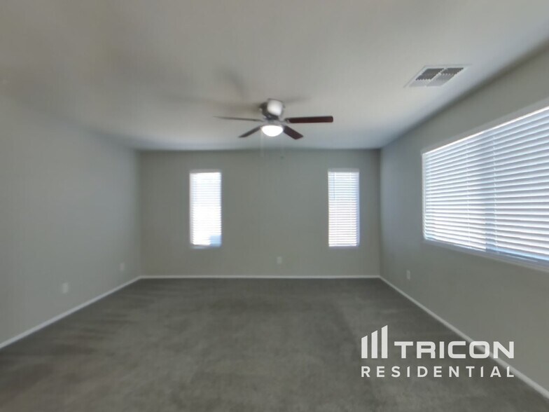 Building Photo - 930 W Mesquite Tree Ln