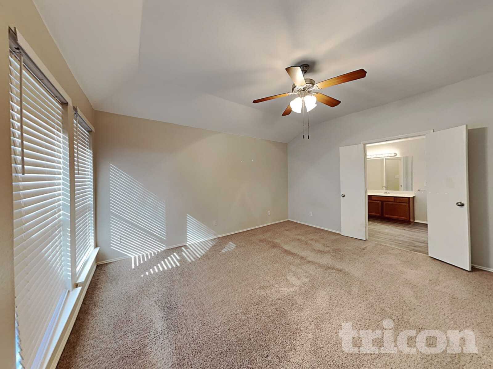 Building Photo - 1615 Hillside Dr