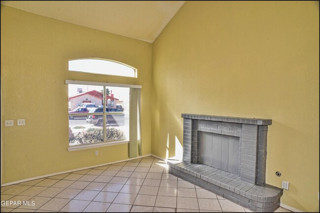 Building Photo - 12107 Valley Quail Dr