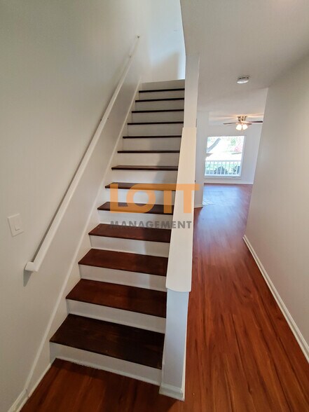 Building Photo - 32 Huntsfield Dr