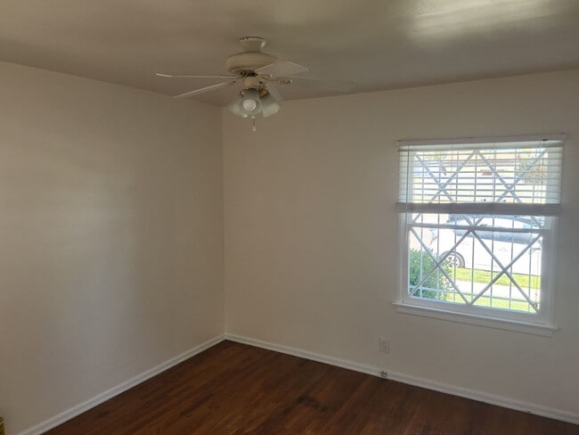 Building Photo - Sherman Oaks Traditional