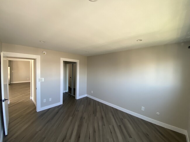 Floorplan - 5333 Russell Ave