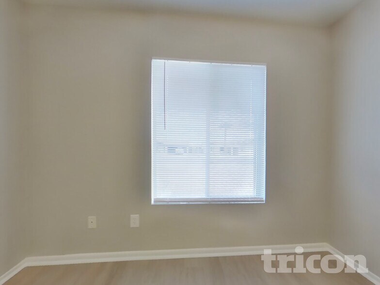 Building Photo - 955 W Santa Cruz Dr