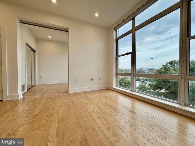 Building Photo - 1616 11th St NW