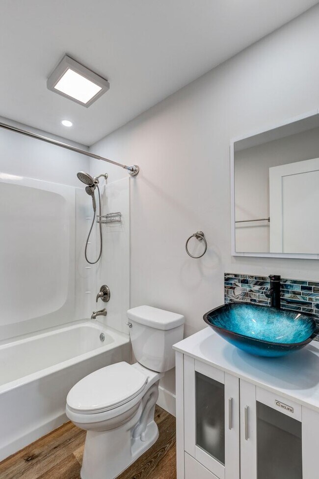 Building Photo - ** NEAR DOWNTOWN ** 2 BED / 2 BATH CONDO -...