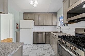 Building Photo - 9 Deborah Dr