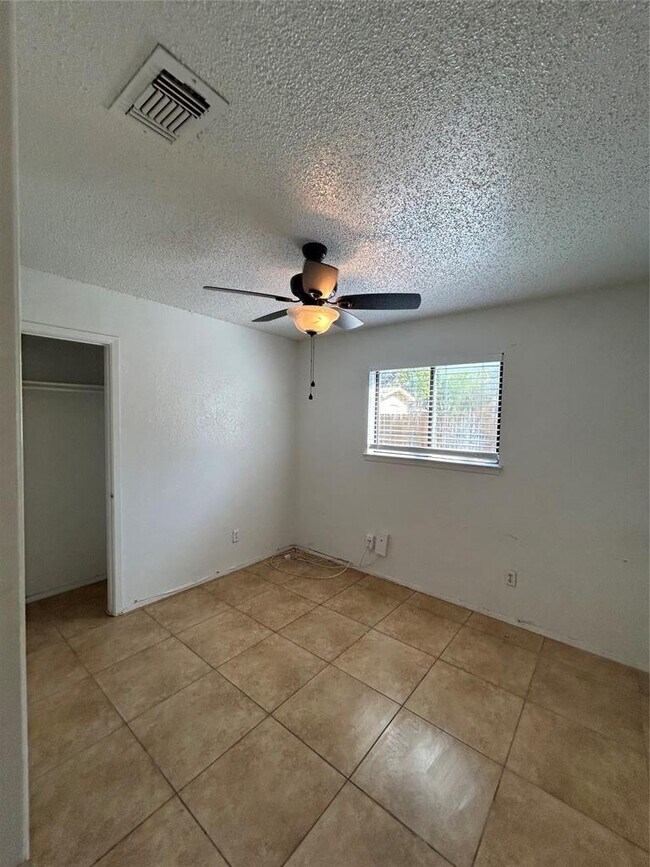 Building Photo - 12415 Deer Falls Dr