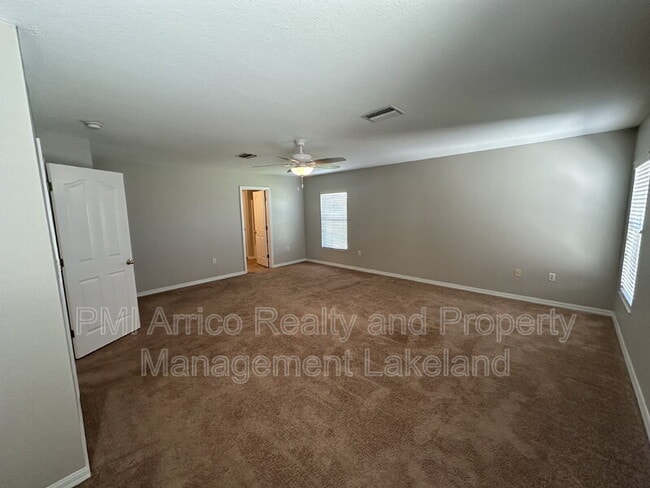 Building Photo - 6955 Lake Eaglebrooke Dr