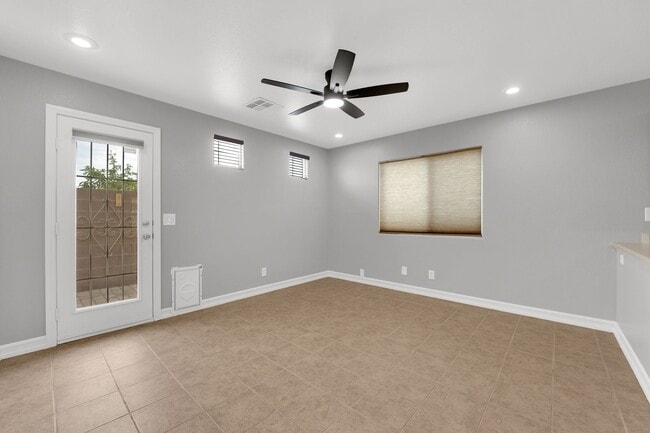 Building Photo - 7470 Margollini St