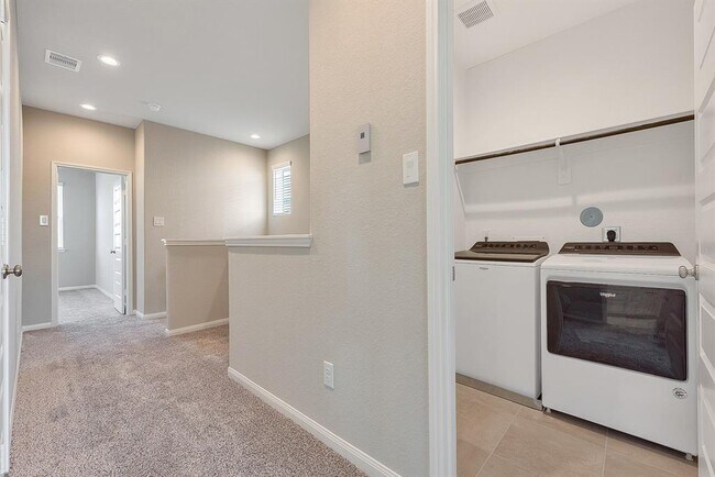 Building Photo - 9814 Magnolia Village Ln