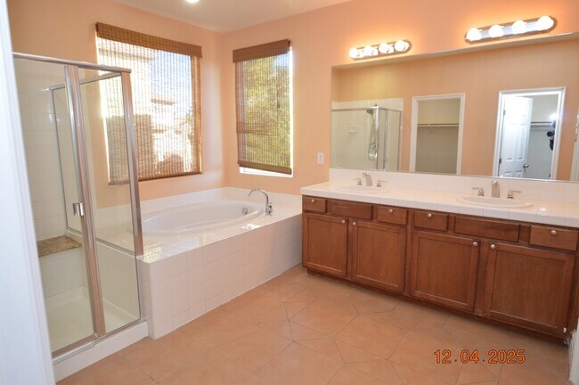 Building Photo - 638 Harvester Course Dr