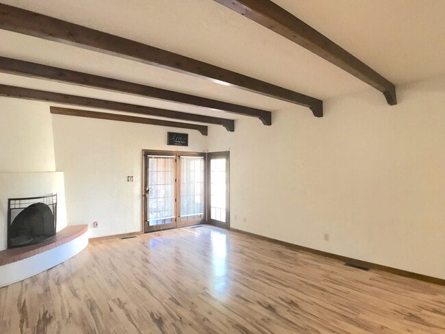 Building Photo - Spacious 2BR/2BA located on Golf Course in Rio Communities. Hardwood floors in living space. 2 Ca...