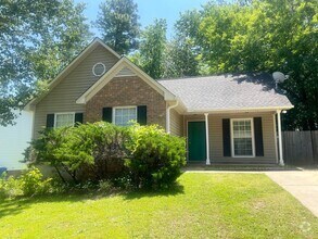 Building Photo - 3 bed / 2 bath home ~ Just minutes from Ha...