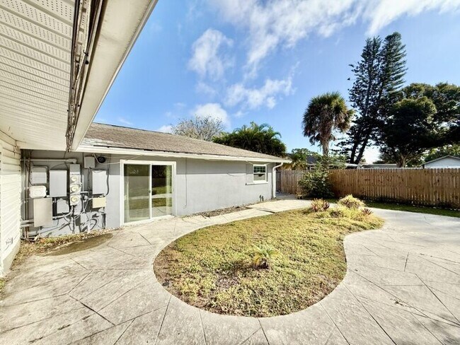 Building Photo - 2658 Sunny Breeze Ave