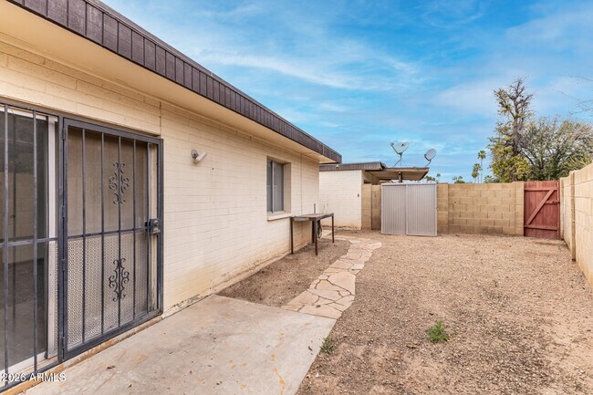 Building Photo - 1976 E Del Sur Dr