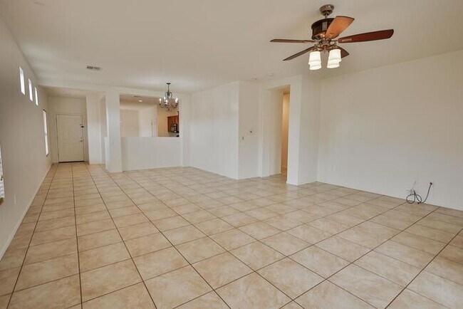 Building Photo - 831 W Calle Valenciana