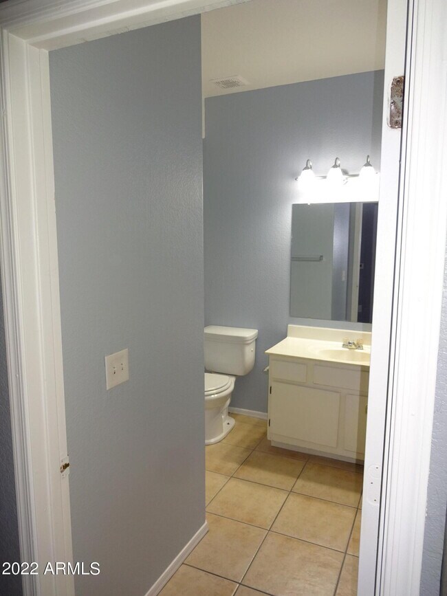 Building Photo - 2929 W Yorkshire Dr