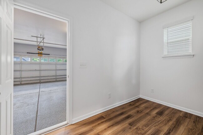 Building Photo - Spacious 5 Bedroom 3 Bath Home in highly sought after Walnut Creek!