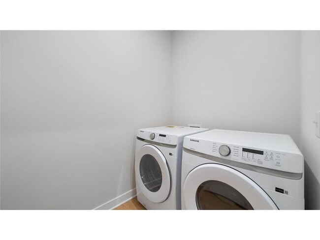 Building Photo - 123 Gambel St