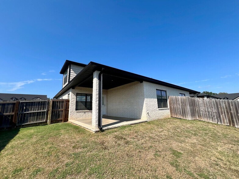 Building Photo - 6611 Leightyn Ln