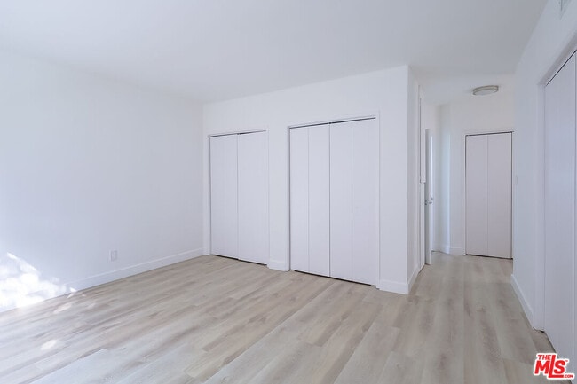 Building Photo - 823 S Detroit St