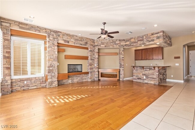 Building Photo - 9805 Queen Charlotte Dr