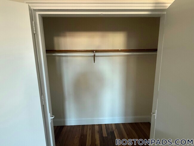 Building Photo - 550 Belmont St