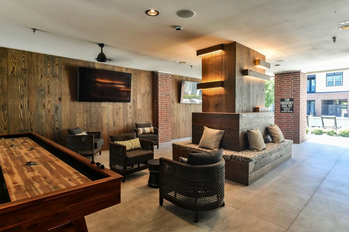 Building Photo - 502 E College St