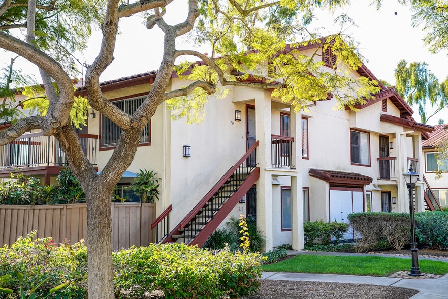 Building Photo - 4095 Rosenda Ct