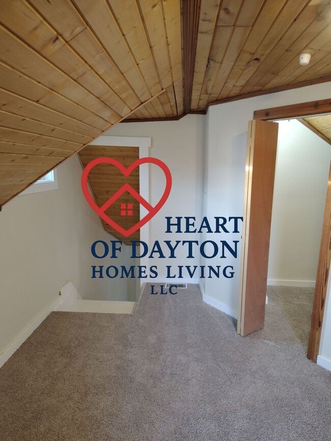 Building Photo - Spacious 1BR/1BA