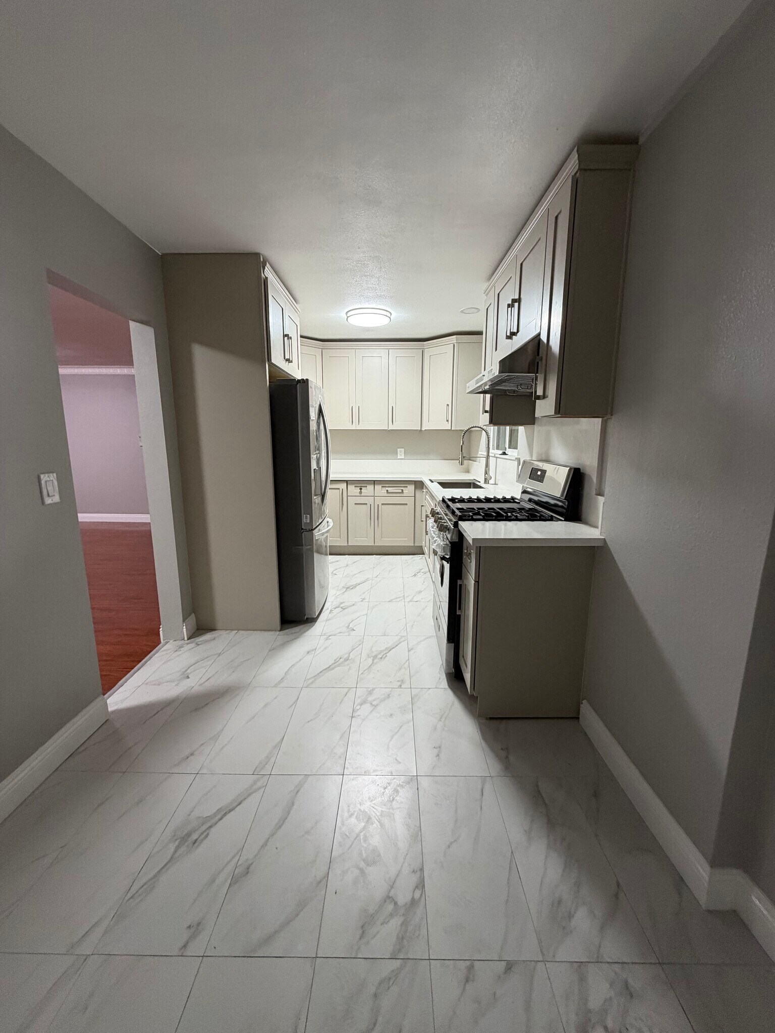 Kitchen - 1483 Allison Ave