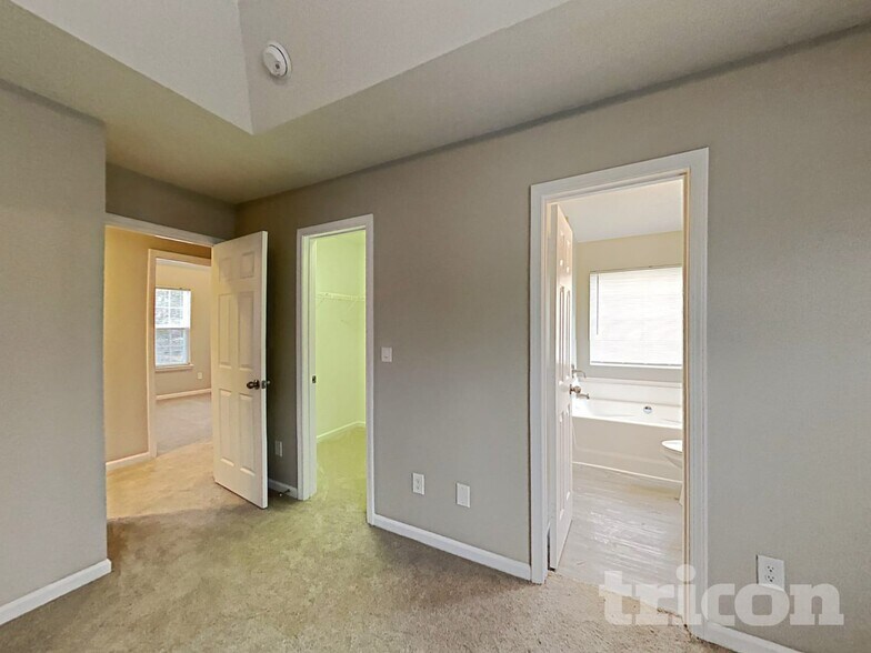 Building Photo - 1131 Delander Ln