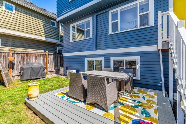 Building Photo - 5bd/2.75ba Seattle Home