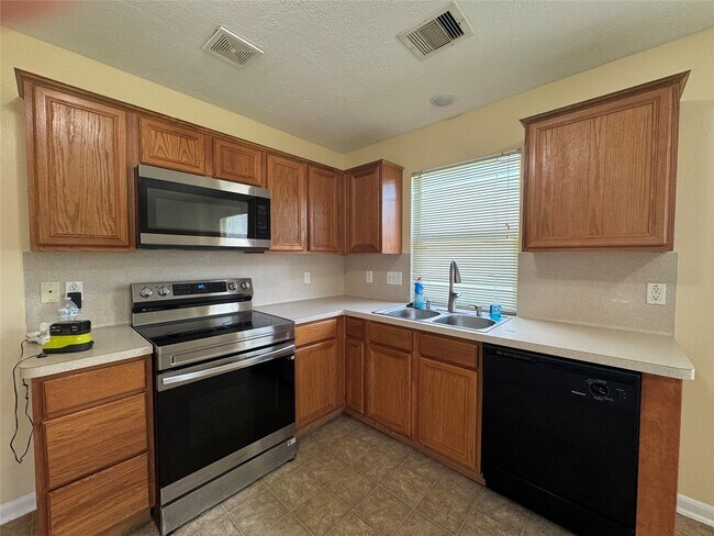 Building Photo - 20711 Sycamore Wood Dr