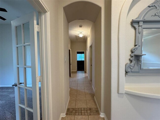 Building Photo - 5822 Pinellas Park Ct
