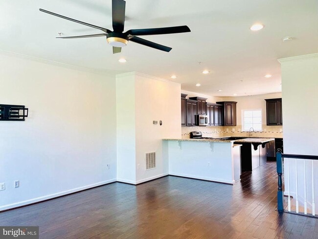 Building Photo - 7120 Beaumont Place