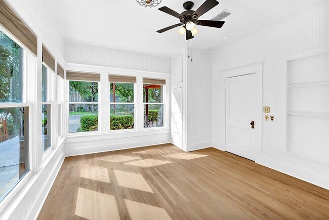 Building Photo - 608 W Hopkins St
