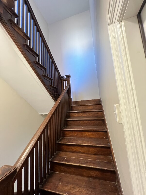 Building Photo - 125 N George St